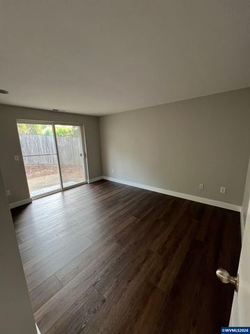 1815 S Skyline Ct, Salem, OR 97306