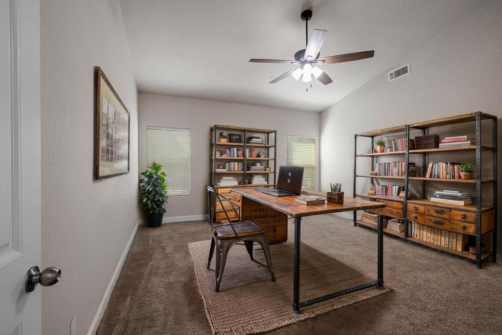 Image 19 of property listing at 2027 W Babcock Avenue, Visalia, CA 93291