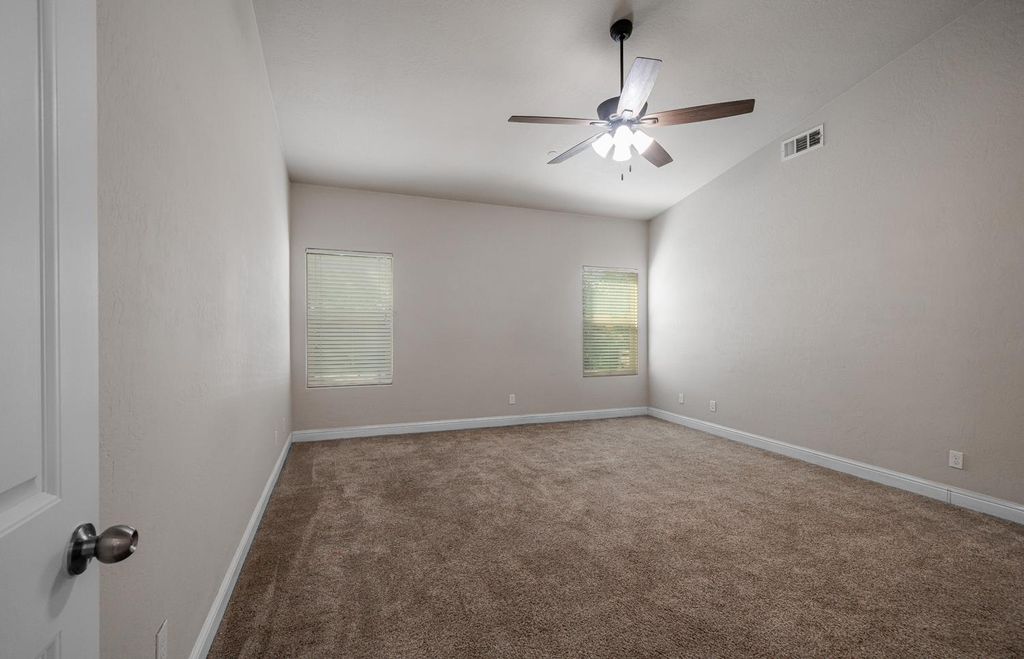 Image 20 of property listing at 2027 W Babcock Avenue, Visalia, CA 93291