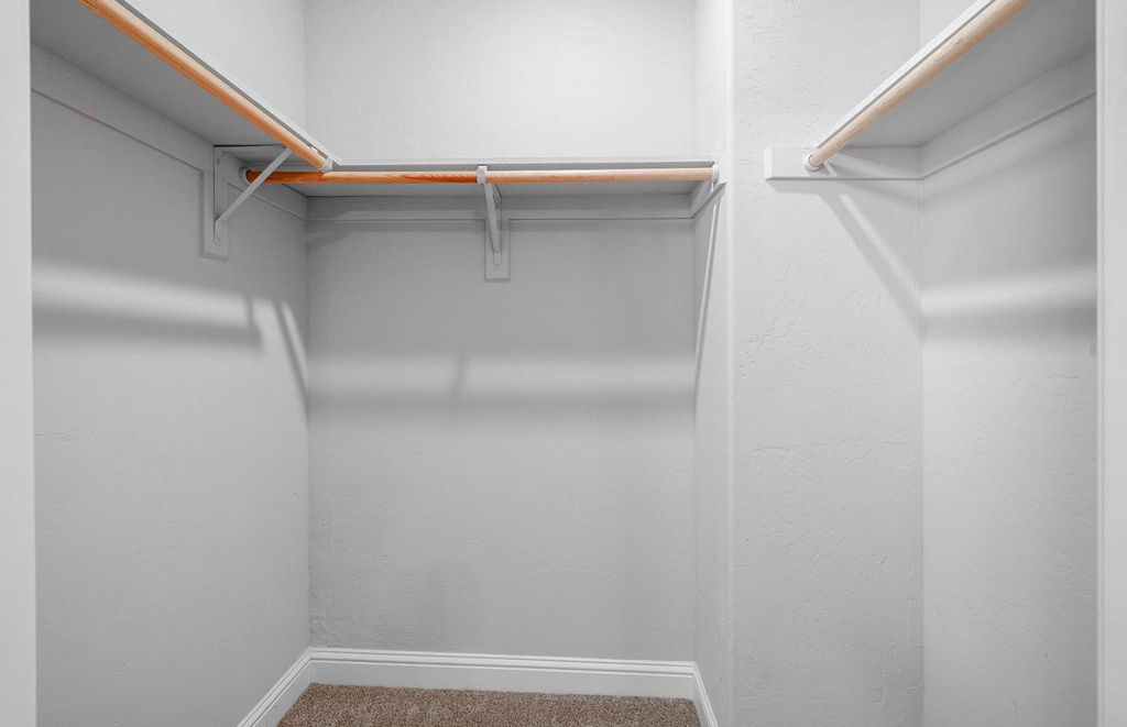 Image 26 of property listing at 2027 W Babcock Avenue, Visalia, CA 93291