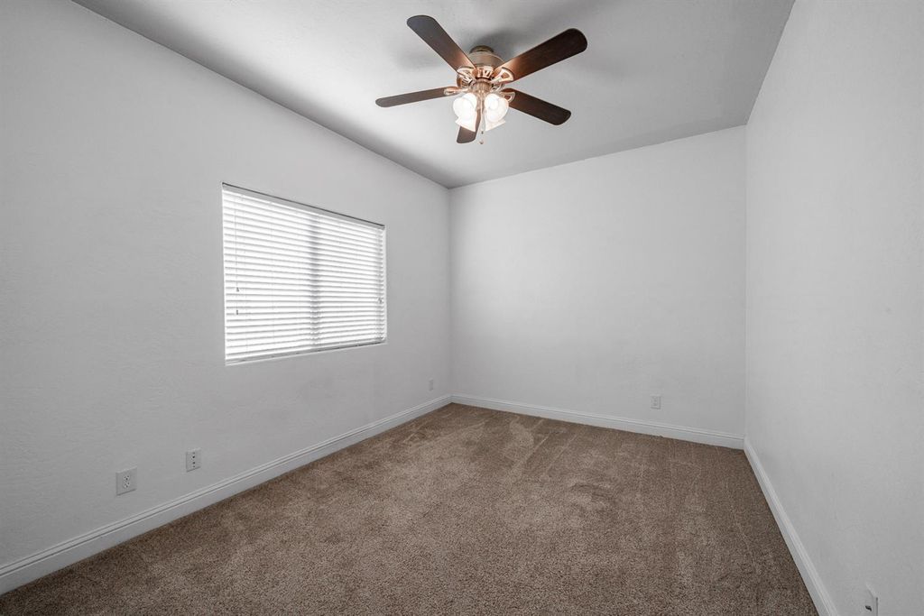 Image 28 of property listing at 2027 W Babcock Avenue, Visalia, CA 93291