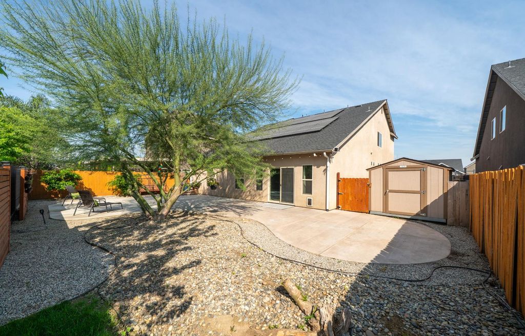 Image 31 of property listing at 2027 W Babcock Avenue, Visalia, CA 93291