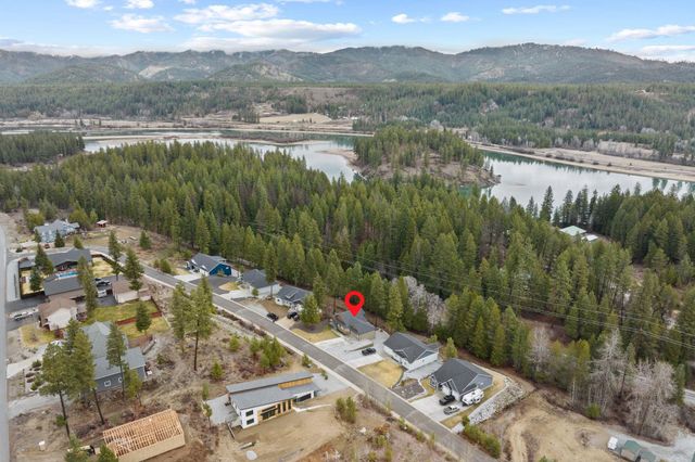 826 Thomas Ln, Newport, WA 99156