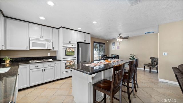 8530 11th, Hesperia, CA 92345