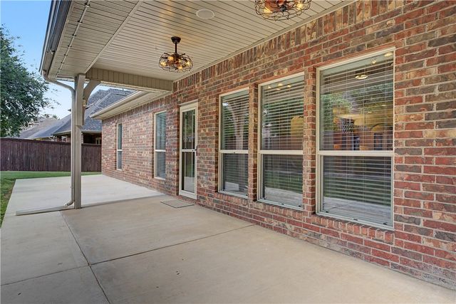 5200 Blaire Mont Road, Bentonville, AR 72713