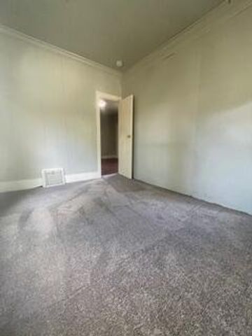 1513 E Oakland Avenue, Lansing, MI 48906