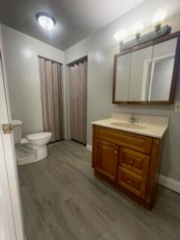 1513 E Oakland Avenue, Lansing, MI 48906