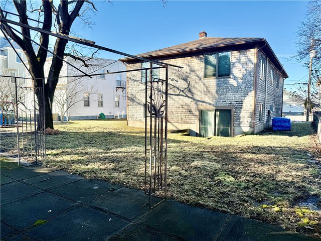 139 Suffolk Avenue, Pawtucket, RI 0261