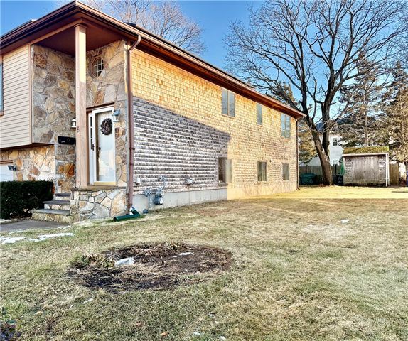 139 Suffolk Avenue, Pawtucket, RI 0261