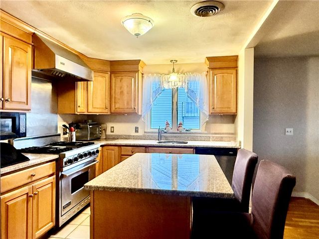 139 Suffolk Avenue, Pawtucket, RI 0261