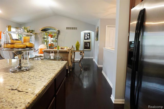 30245 Bradmore Road, Warren, MI 48092