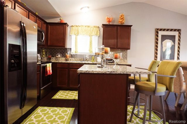 30245 Bradmore Road, Warren, MI 48092