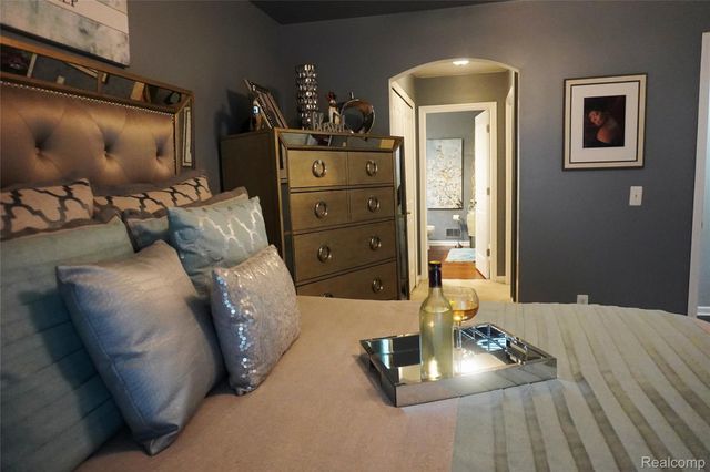 30245 Bradmore Road, Warren, MI 48092