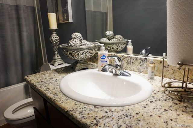 30245 Bradmore Road, Warren, MI 48092
