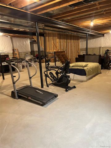 30245 Bradmore Road, Warren, MI 48092