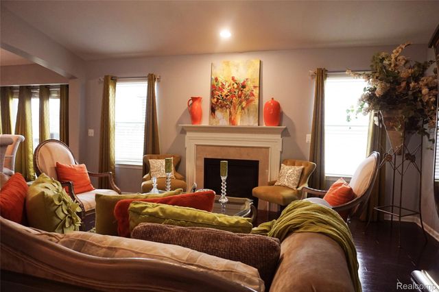 30245 Bradmore Road, Warren, MI 48092