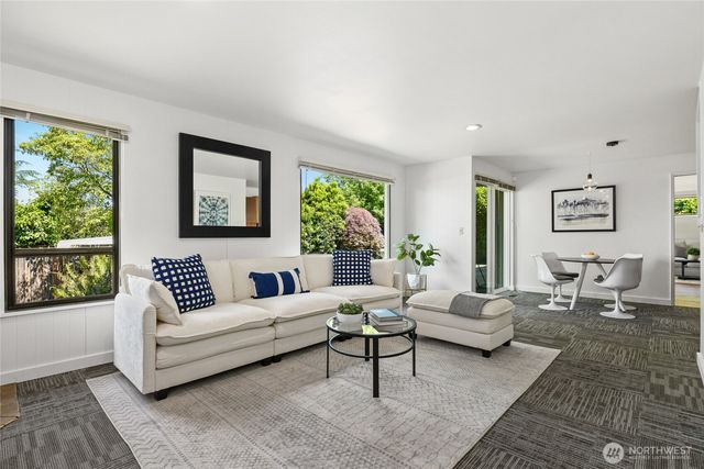 8210 SE 36th Street, Mercer Island, WA 98040