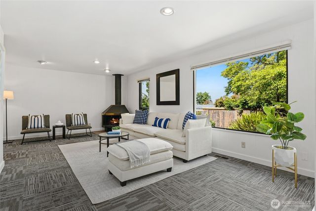 8210 SE 36th Street, Mercer Island, WA 98040