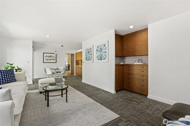 8210 SE 36th Street, Mercer Island, WA 98040