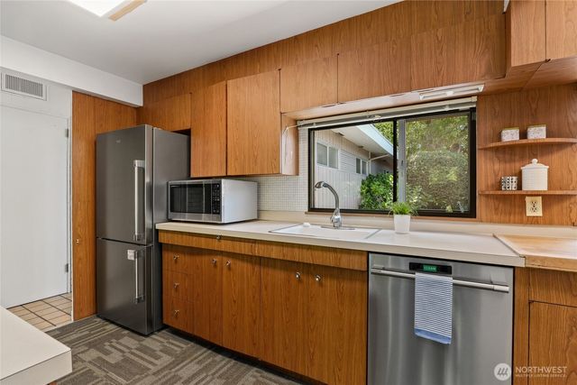 8210 SE 36th Street, Mercer Island, WA 98040