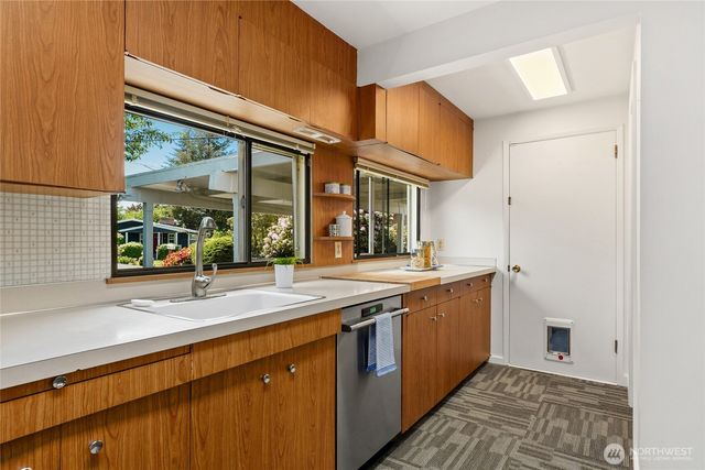 8210 SE 36th Street, Mercer Island, WA 98040