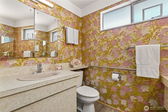 8210 SE 36th Street, Mercer Island, WA 98040