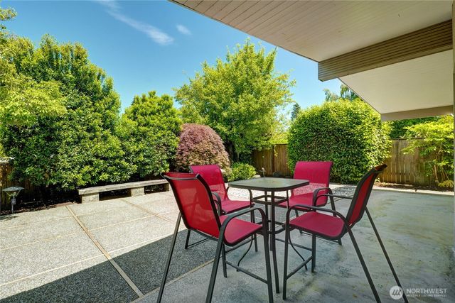 8210 SE 36th Street, Mercer Island, WA 98040