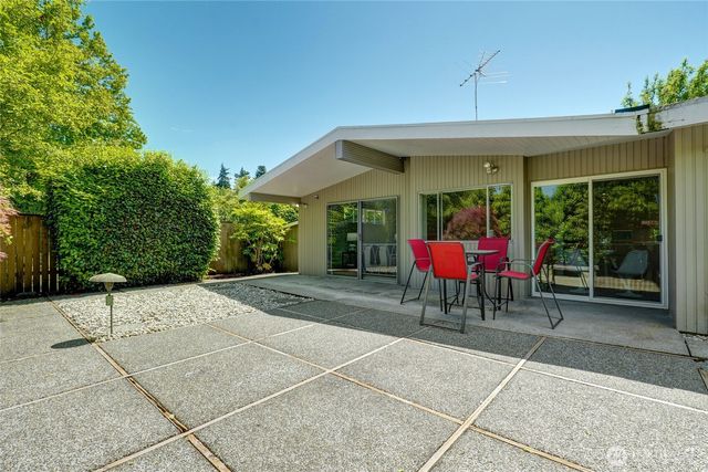 8210 SE 36th Street, Mercer Island, WA 98040