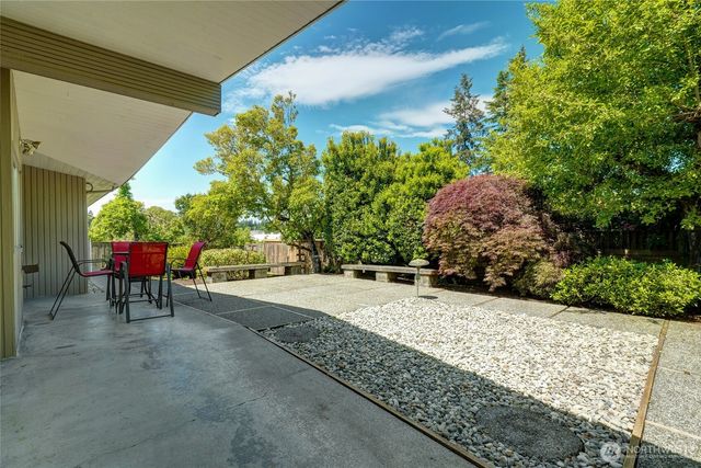 8210 SE 36th Street, Mercer Island, WA 98040