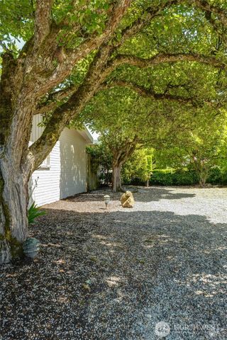 8210 SE 36th Street, Mercer Island, WA 98040