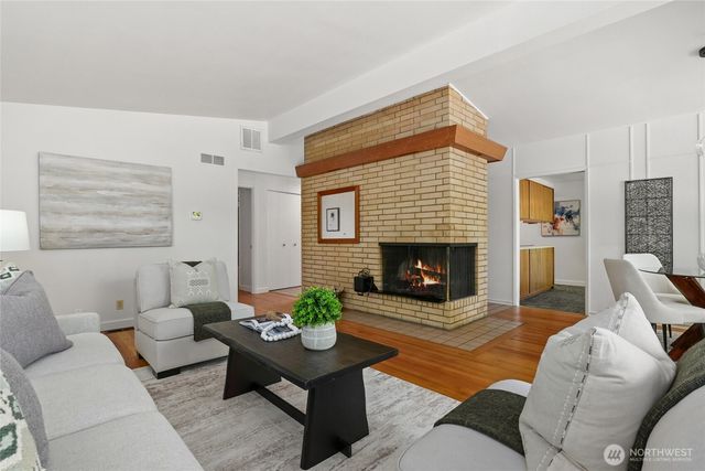 8210 SE 36th Street, Mercer Island, WA 98040
