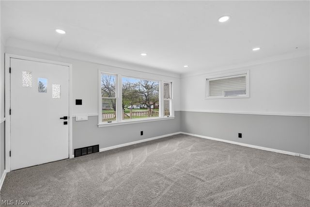 568 Heather Lane, Bedford, OH 44146