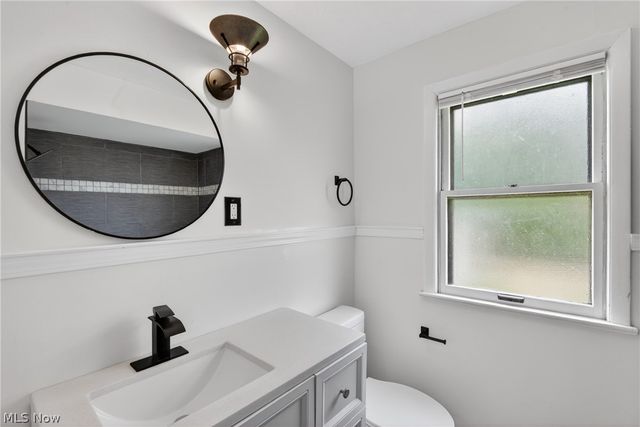 568 Heather Lane, Bedford, OH 44146