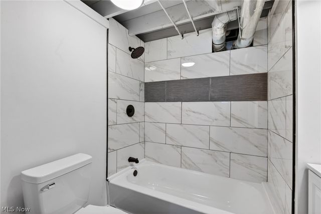568 Heather Lane, Bedford, OH 44146