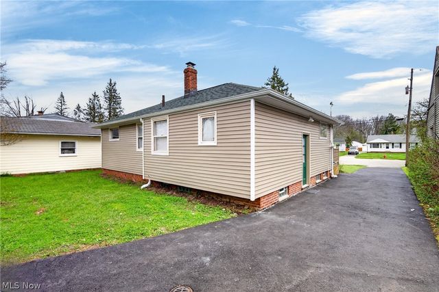 568 Heather Lane, Bedford, OH 44146