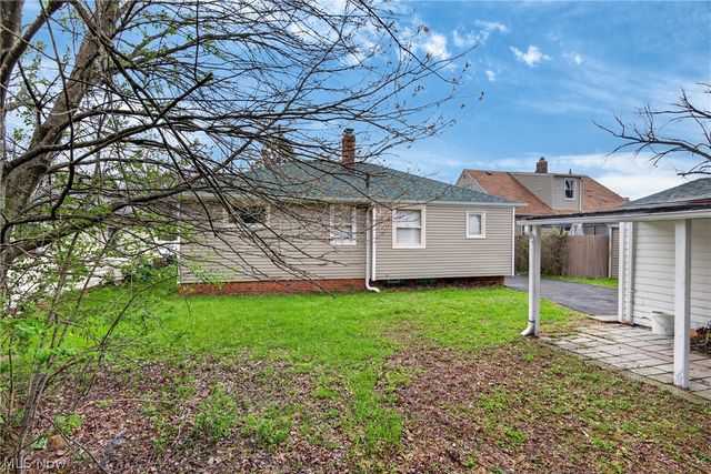 568 Heather Lane, Bedford, OH 44146