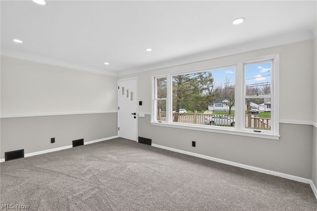 568 Heather Lane, Bedford, OH 44146