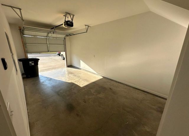 390 Armstrong St, Columbia, TN 38401