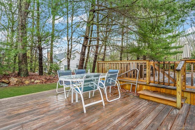 128 Springy Banks Road, East Hampton, NY 11937