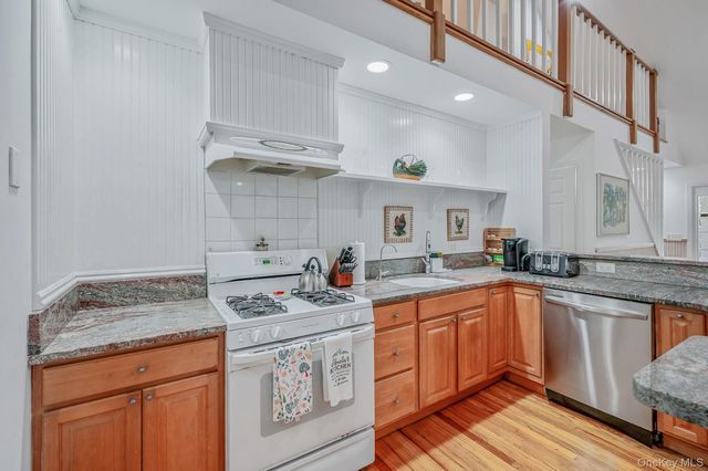 128 Springy Banks Road, East Hampton, NY 11937