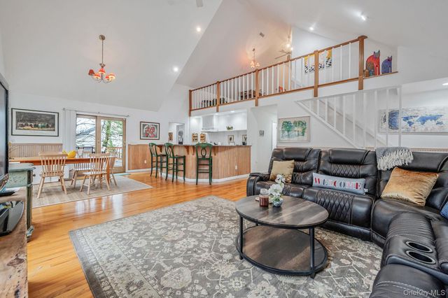 128 Springy Banks Road, East Hampton, NY 11937