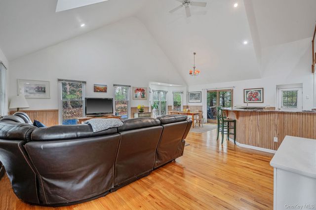 128 Springy Banks Road, East Hampton, NY 11937