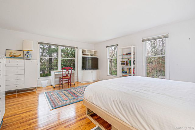128 Springy Banks Road, East Hampton, NY 11937