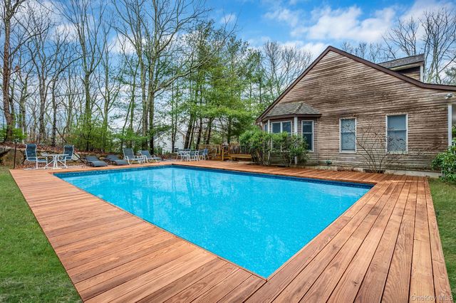 128 Springy Banks Road, East Hampton, NY 11937