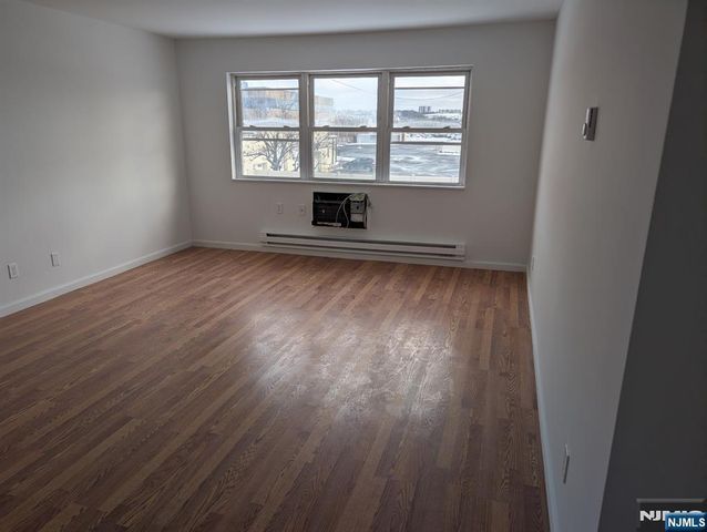 205 Bergen Turnpike 2E, Ridgefield Park, NJ 07066