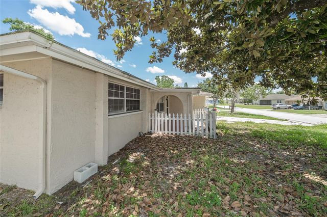 7911 FOXWOOD DRIVE, New Port Richey, FL 34653