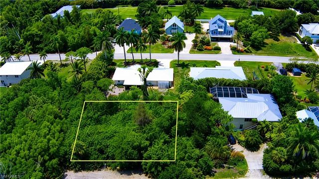 7455 Georgiana DR, Bokeelia, FL 33922