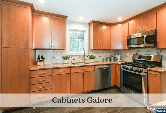 30 John Dow Avenue, Waldwick, NJ 07463