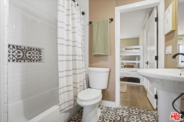 2910 W 78th Place, Inglewood, CA 90305