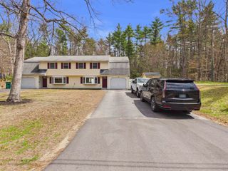 19 Deerwood Dr # B, Amherst, NH 03031